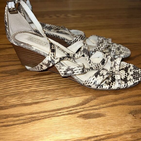 Badgley Mischka American Glamour Snake Print Wedge Sandals Size 7.5 - Picture 1 of 6